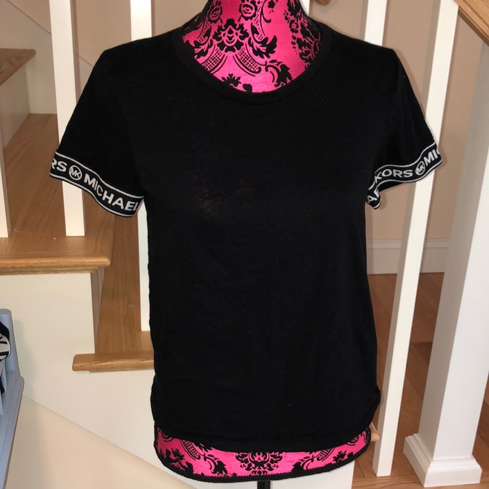 Authentic Size M (W) Micheal Kors Tee shirt